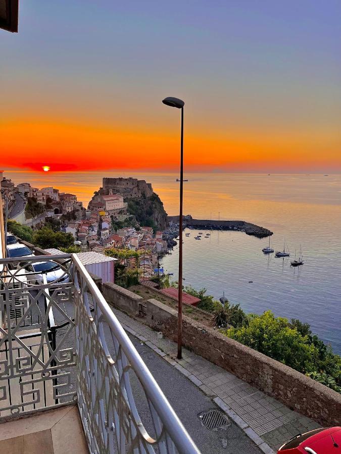 Nel Blu Dipinto Di Blu * Scilla